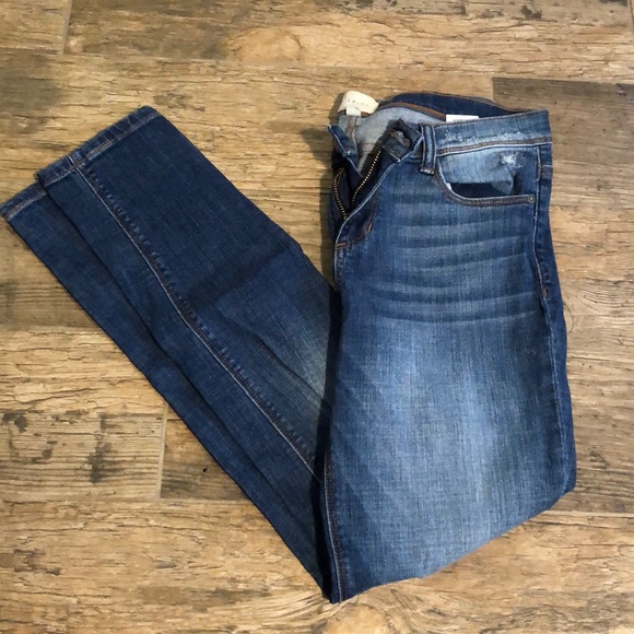 id 23 carrie distressed girlfriend jean